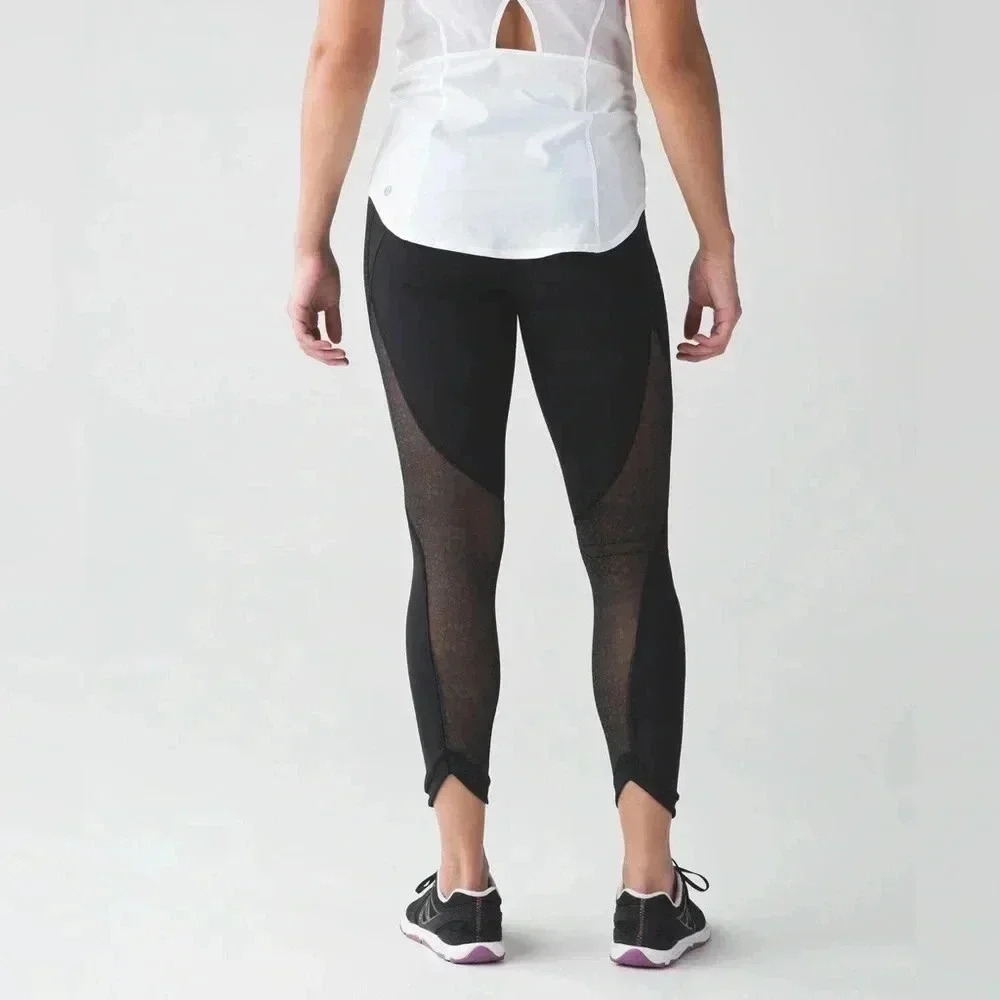 LULULEMON Run With The Sun Tight
Black / Pretty Lace Deep Coal Black Size 4